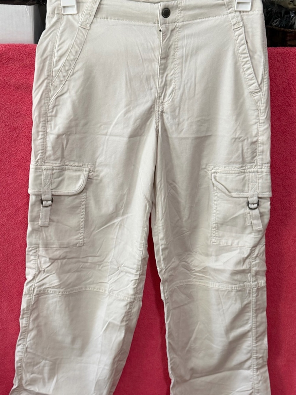 American Eagle Outfitters Women's Cargo Jeans in Light Beige